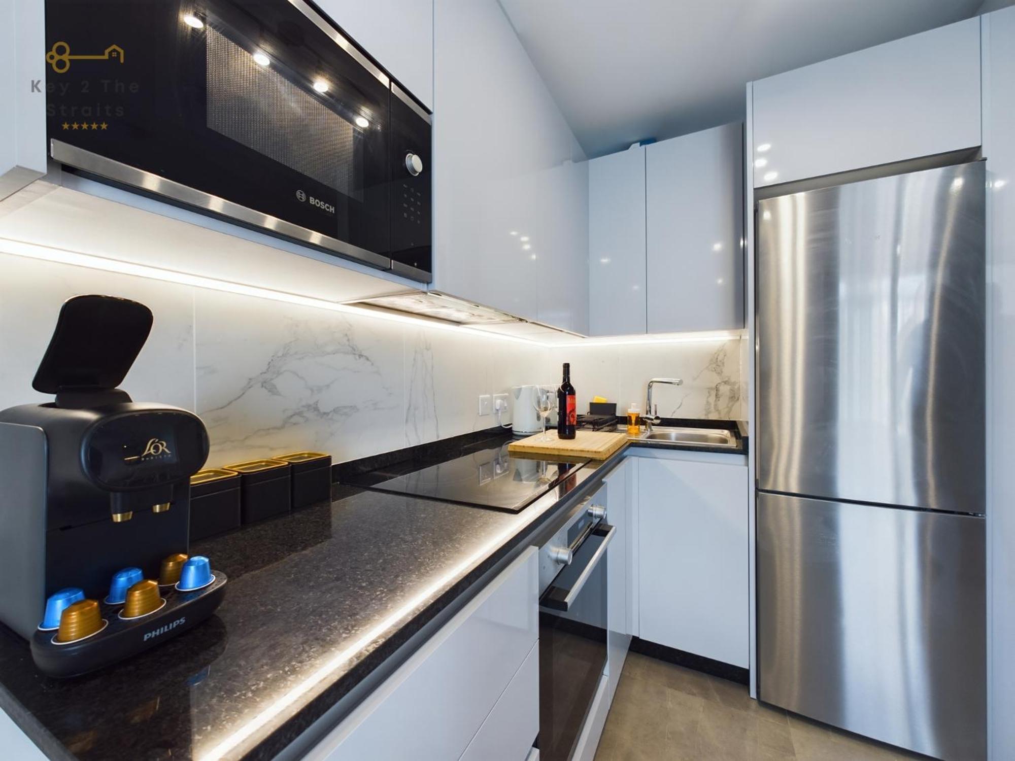 Luxury Sunrise Beach And Oceanview Room With Balcony ยิบรอลตาร์ ภายนอก รูปภาพ